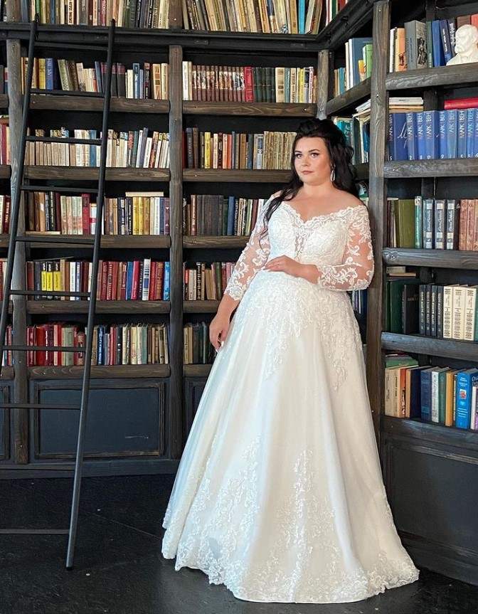 Long Sleeve Wedding Gowns for Curvy Brides